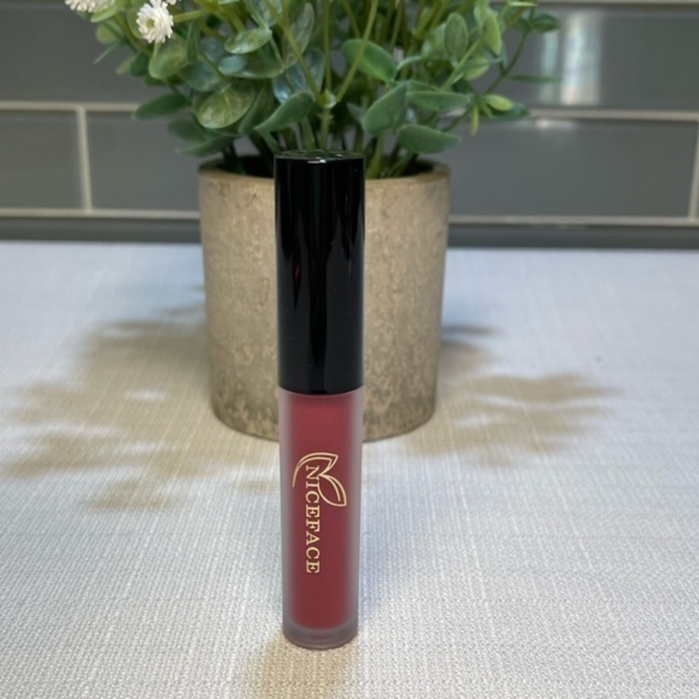 NWOT Niceface Matte Liquid Lipstick in Berry Me